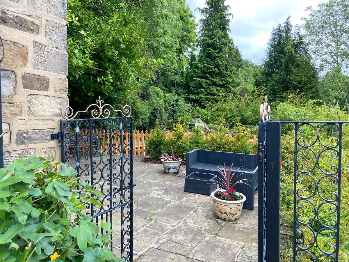 Cosy Cottage With Hot Tub And Sauna Bingley Holiday home