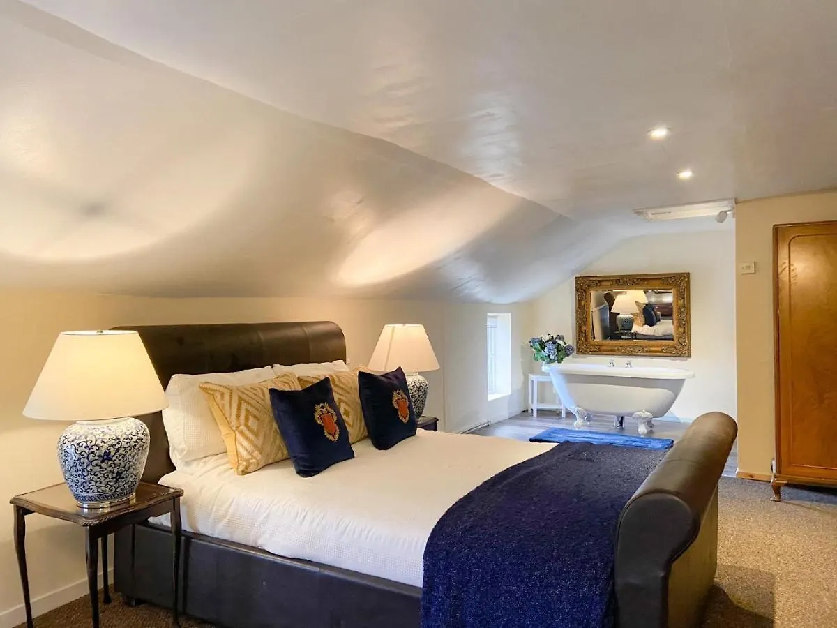 Cosy Cottage With Hot Tub And Sauna Bingley
